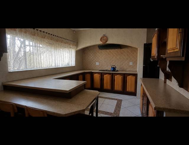 3 BEDROOM FREEHOLD FOR SALE IN VANDERBIJLPARK CE 5